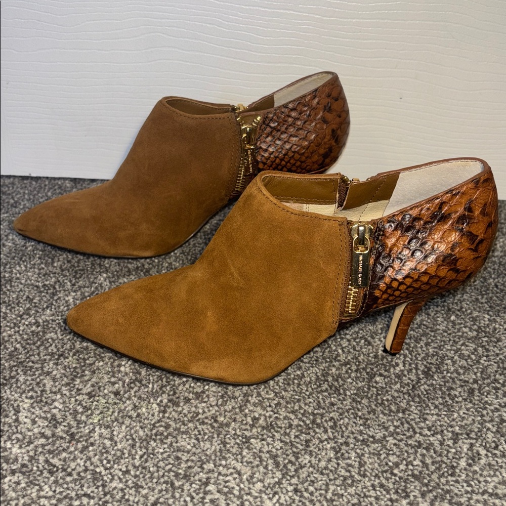 Michael Kors Chestnut Suede Pointed Toe Ankle Booties w/ Snakeskin Heel size 6M - Picture 5 of 10